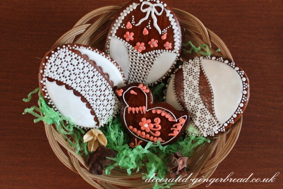 Easter eggs with lace