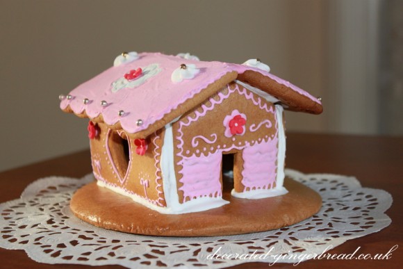 Gingerbread house - pink