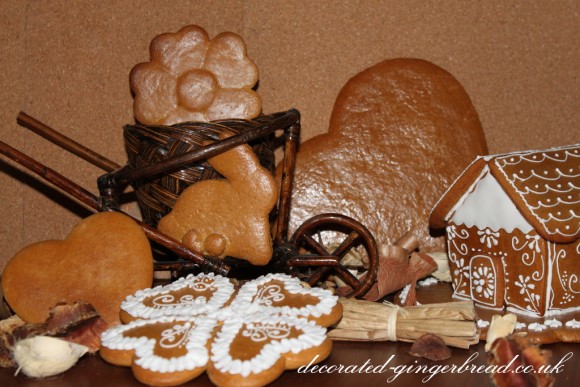 Gingerbread biscuit composition