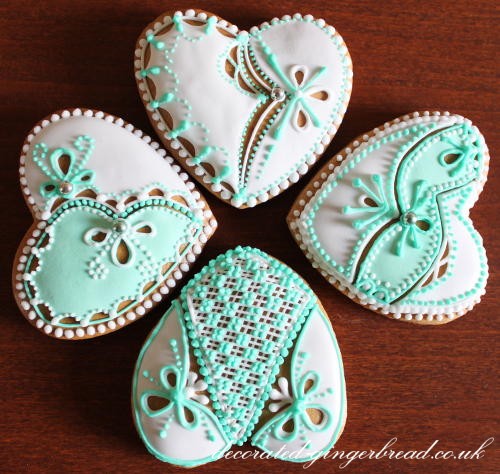 Decorated gingerbread heart favour