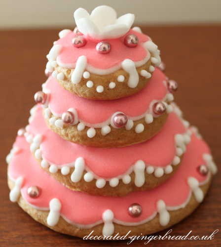 Wedding cake cookie favour