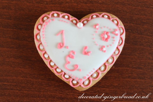 White cookie heart wedding favour