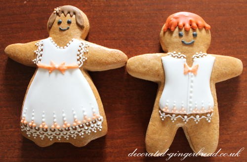 Gingerbread bride and groom wedding favour biscuit