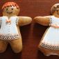 Bride and groom gingerbread wedding favour biscuit