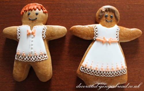 Bride and groom gingerbread wedding favour biscuit