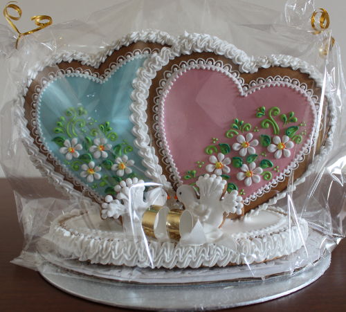 Edible wedding table decoration - Double-heart on stand