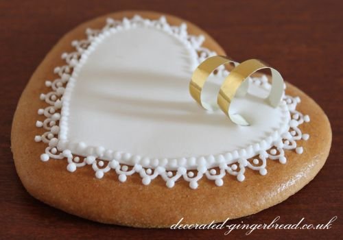 Edible gingerbread wedding decoration - Sugar glazed heart with rings